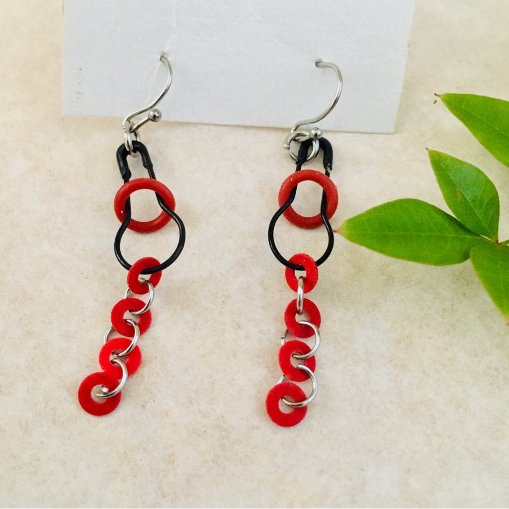 Lp Black Lightbulb Red Dainty Discs Drop Earrings